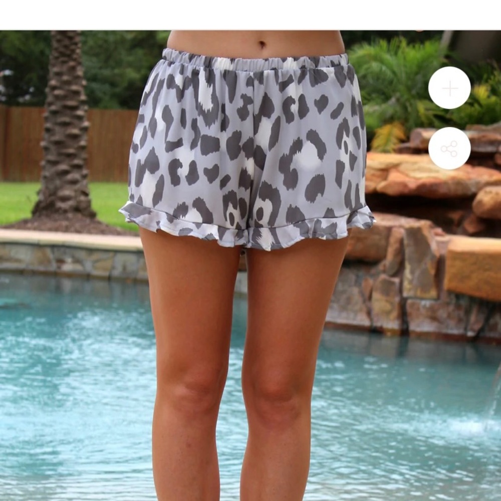 Ruffle Shorts Grey Leopard sz S